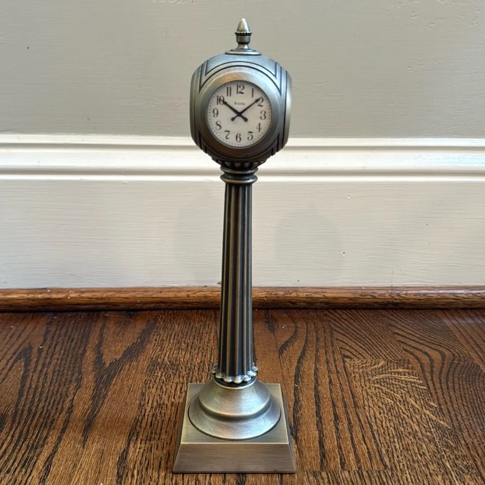 Union square antique brass clock - Picture 1 of 8